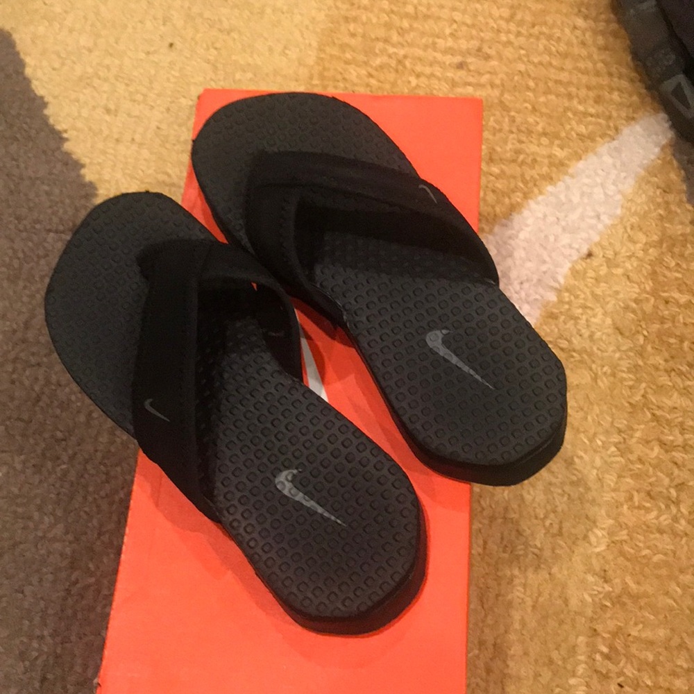 Nike Boys Flip Flops. Size 12